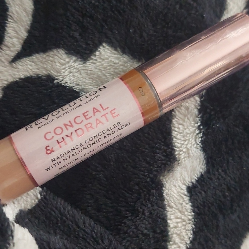 C10 |‎ Revolution Conceal & Hydrate Concealer - Medium/Full Coverage | NWT